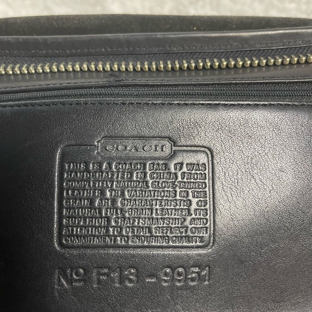 Vintage COACH 9951 Patricia’s Legacy bag crafted in black glove-tanned leather. - Picture 14 of 16